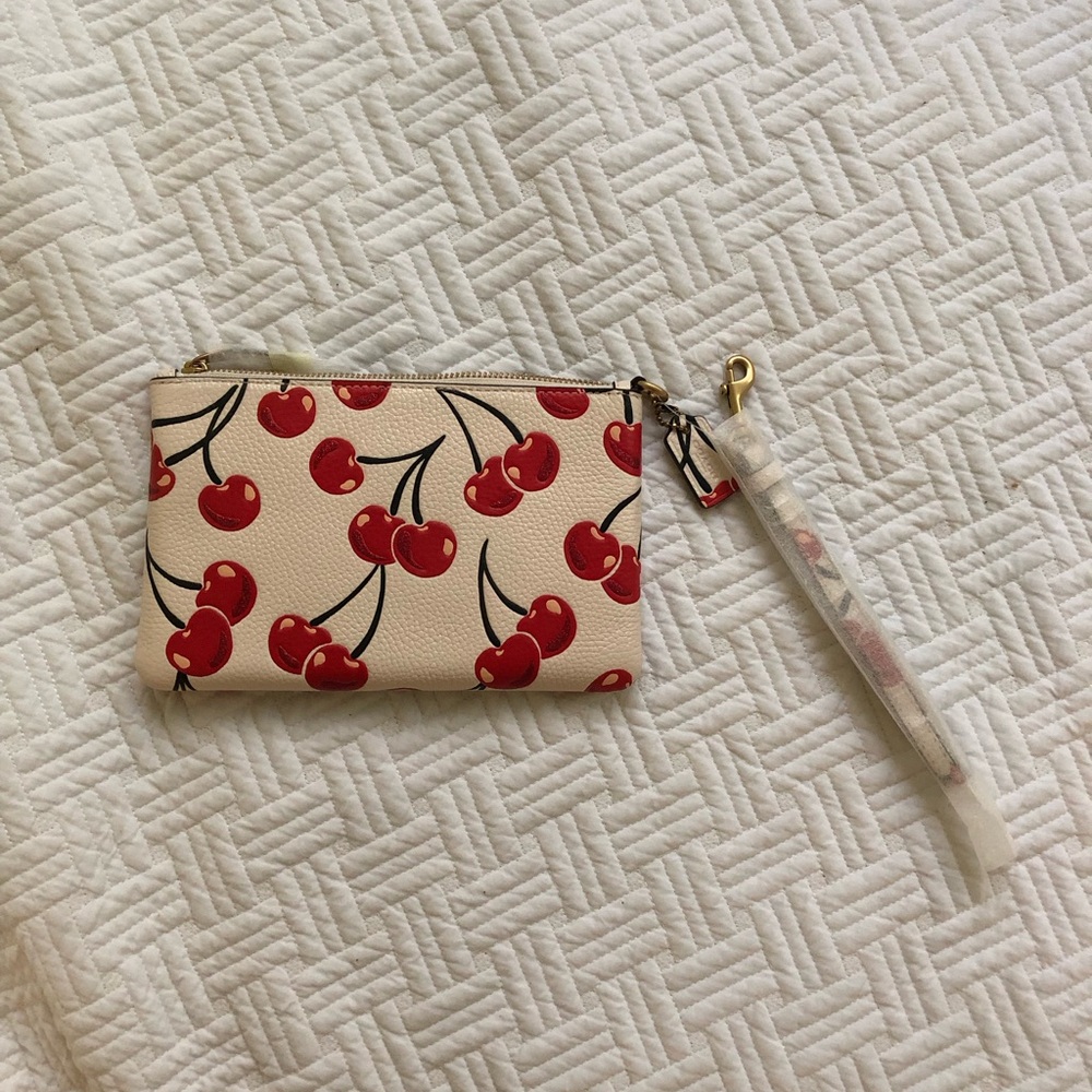 Authentic Coach Wristlet in Cherry Print Genuine Pebbled Leather 🍒 - Picture 4 of 4